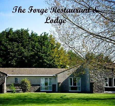 Forge Motel & Firehouse Restaurant St Clears Exteriör bild