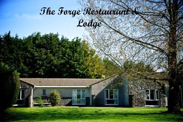 Forge Motel & Firehouse Restaurant St Clears Exteriör bild